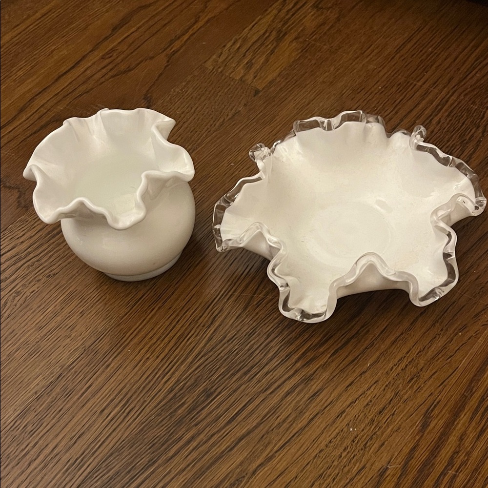 Elegant White Ruffled Glass Vase - Picture 2 of 2